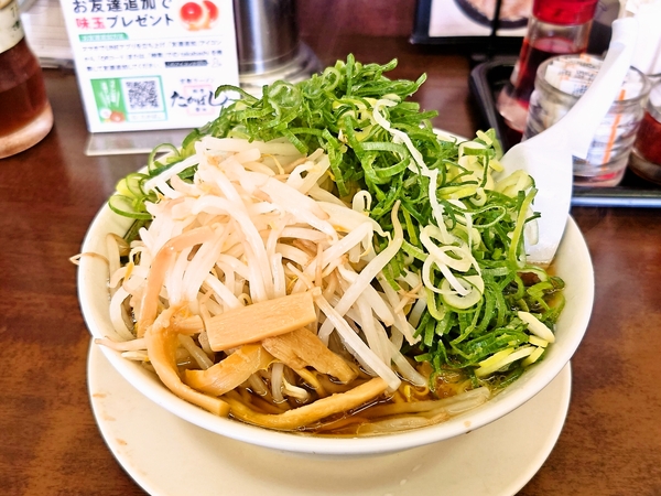 たかばしラーメン並の麵バリカタ、ネギ＆もやしダブル