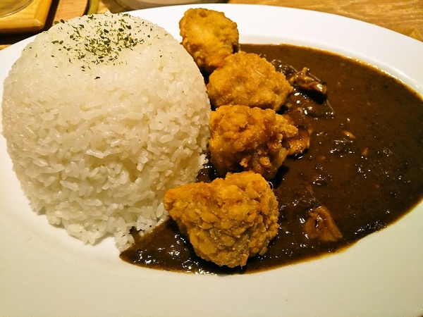 マウンテン唐揚牛すじカレー