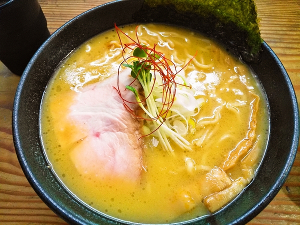 牡蠣スープラーメン