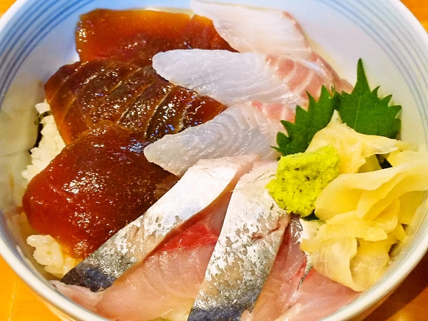 築地鮪鯵鰆の三色丼