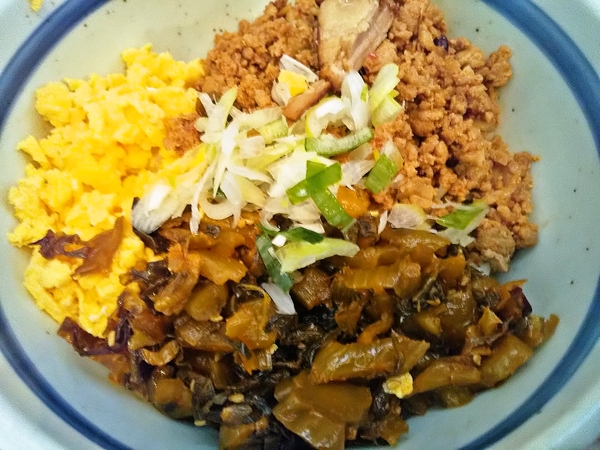 ピリ辛そぼろ丼