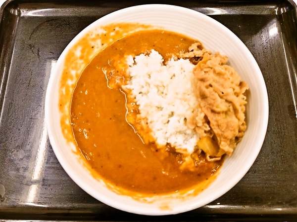 吉野家の牛魯珈（ろか）カレー