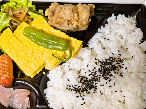 だし巻き玉子と唐揚げの親子弁当