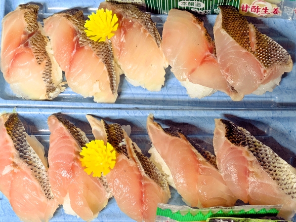 タカベとイサキの握り