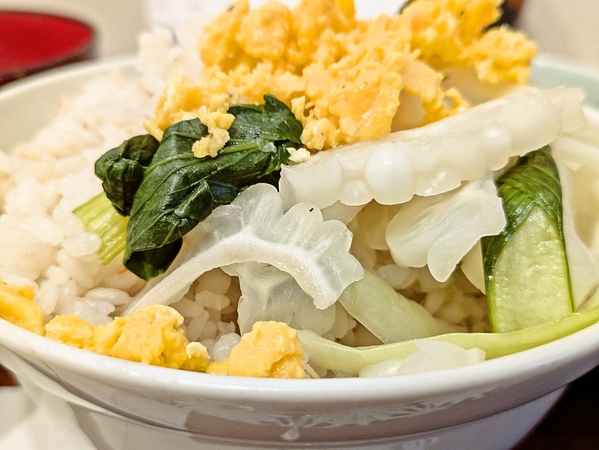 白ゴ一ヤ玉子丼