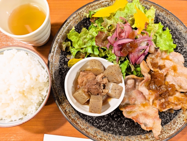 すじコン生姜焼き定食