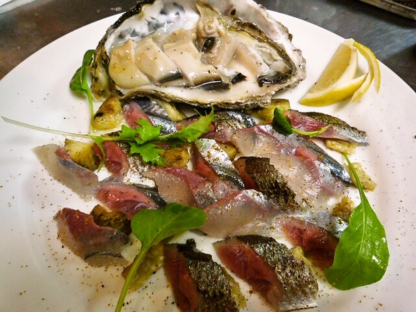 超 美味しく変換 秋刀魚の二種のカルパッチョ仕立てと岩牡蠣 ツバスのカルパッチョ