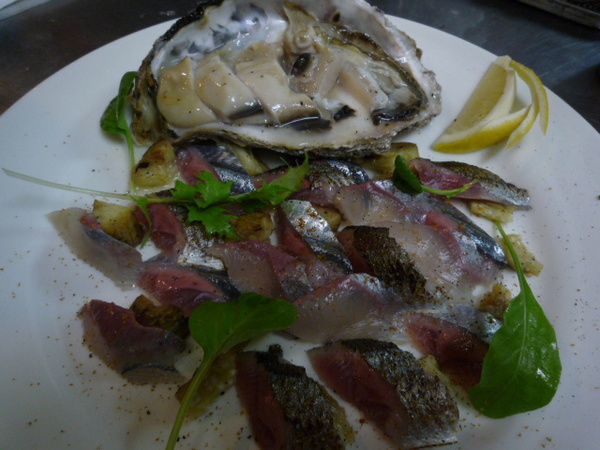 超 美味しく変換 秋刀魚の二種のカルパッチョ仕立てと岩牡蠣 ツバスのカルパッチョ