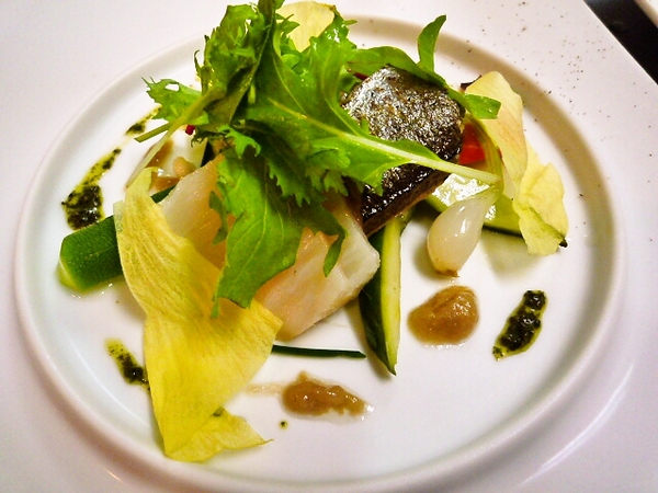 旬秋刀魚とタイラギ貝のカルパッチョ　サラダ仕立てで！