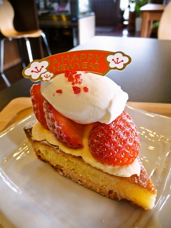 香川県木田郡三木町にあるケーキ屋さん「ジャンヌダルクカフェ」。ケーキ「森のいちごタルト」。