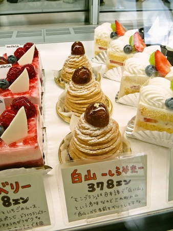 香川県木田郡三木町にあるケーキ屋さん「ジャンヌダルクカフェ」。ケーキ「モンブラン:白山(しらやま)」。