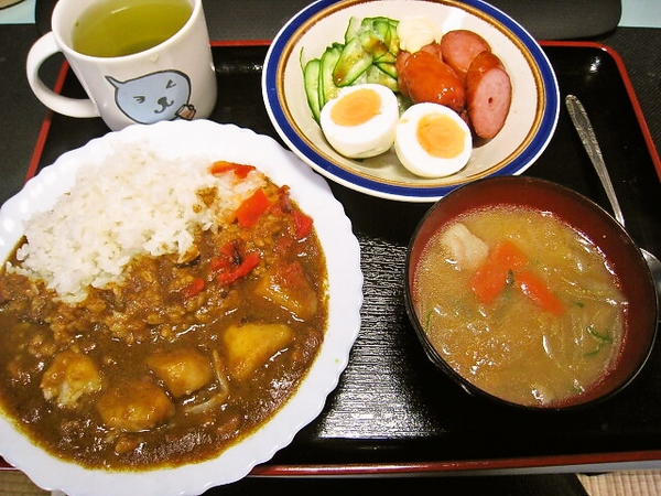 カレー　ウインナーサラダ付き　　http://ameblo.jp/myonplus