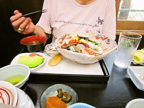 かねだい　海鮮丼（すし飯）　1,600円