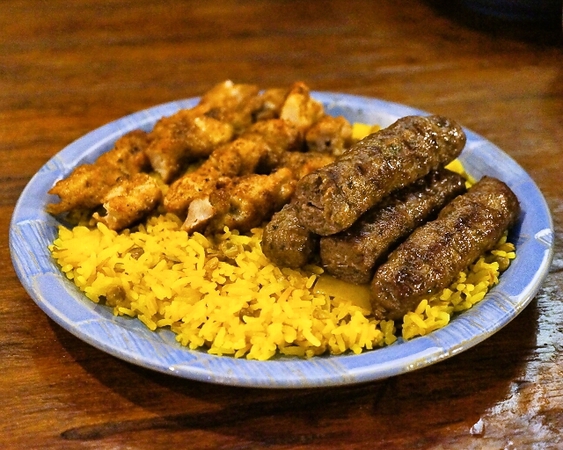 ラムシシカバブ、 チキンシシリック、マジャドラライス