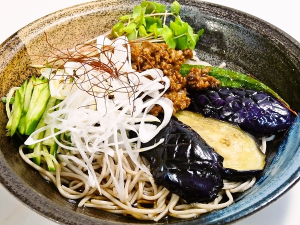 揚げ茄子と肉味噌の冷やし蕎麦