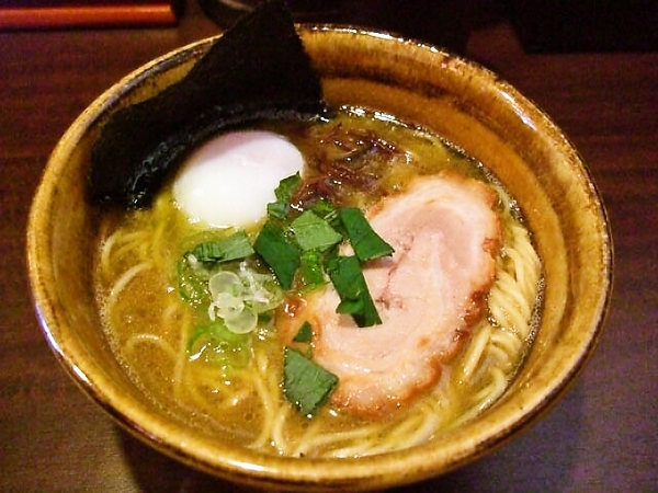 凌駕堂 あさりとんこつラーメン+温玉