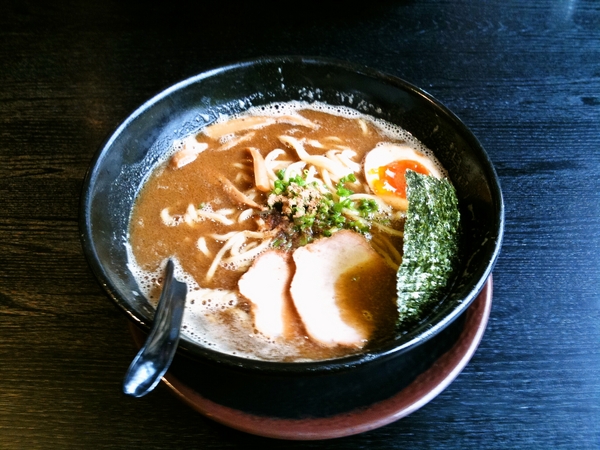 寶龍の魚介鶏豚ダシ醤油ラーメン