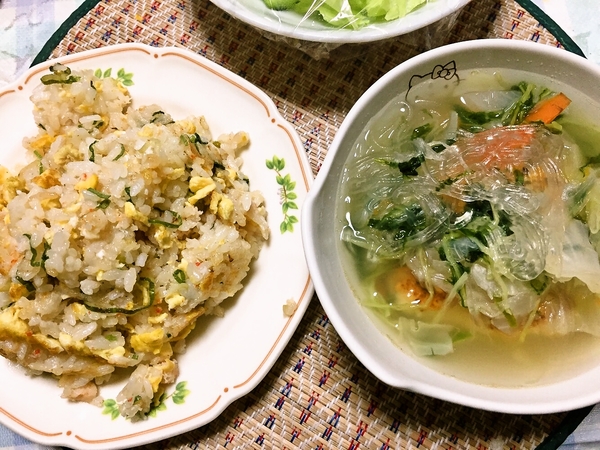 カニチャーハンと中華風肉団子入り野菜スープ