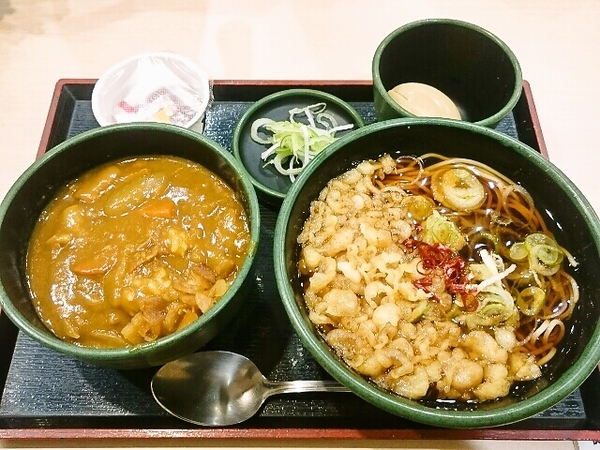 朝食(納豆セット＋カレー)