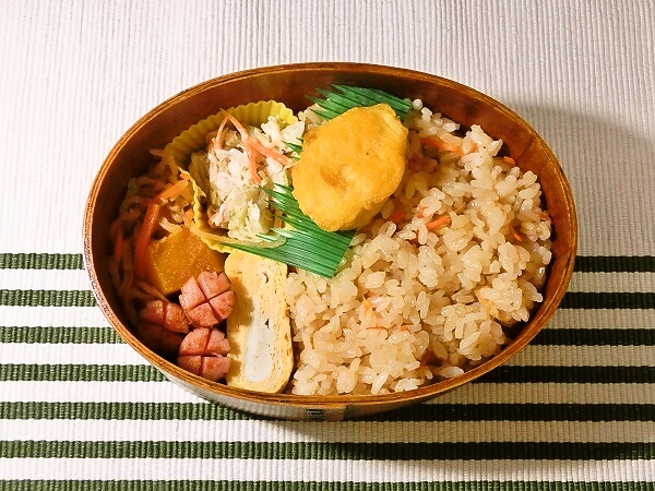 人参と油揚げの炊き込みご飯弁当