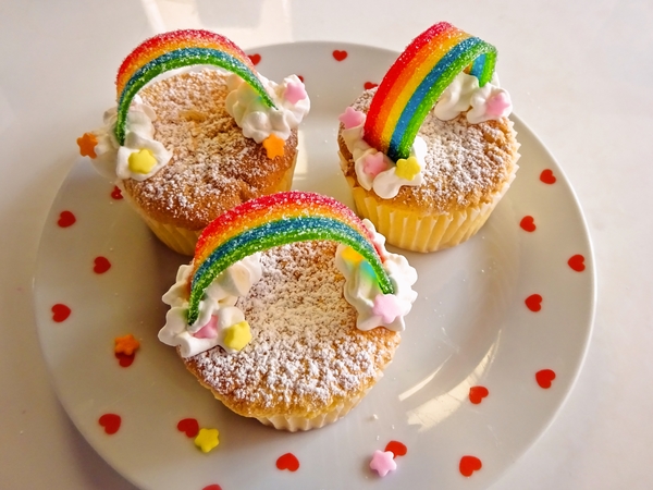 虹のカップケーキ♪