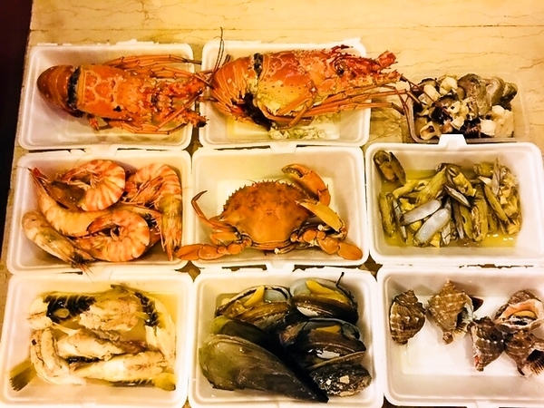 中国にて海鮮料理