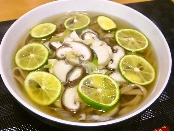 蓮根麺のきのことすだち添え