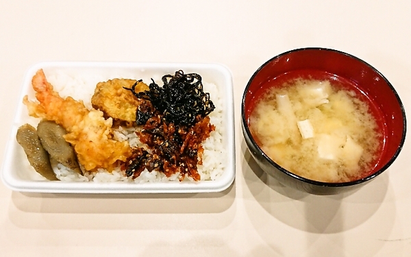 釣り船屋さんで朝食