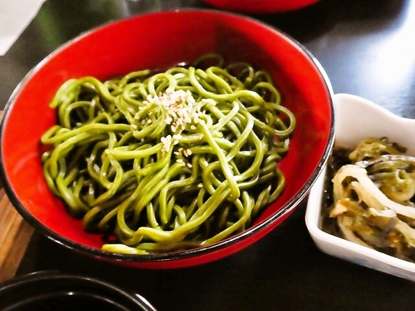 石垣島で食べたヤクルト麺