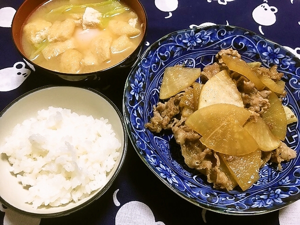 【晩ごはん】牛肉と大根の甘辛煮、キャベツと卵の味噌汁