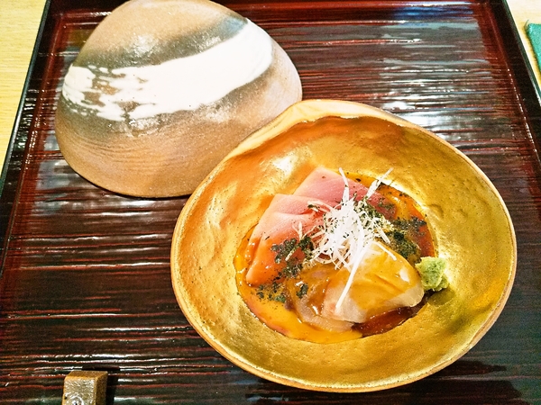 お造りの黄身醤油掛け