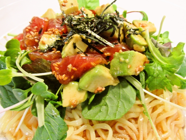 超 美味しく変換 マグロとアボカドのポキ丼風冷やし中華