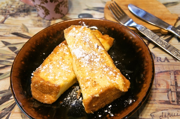 原因不明！謎の湿疹と痛みに耐える日々。。。と朝ごはん