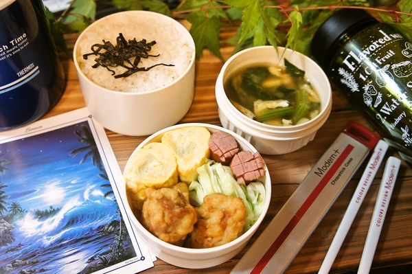 唐揚げとクルクル玉子のお弁当de長男のランチ