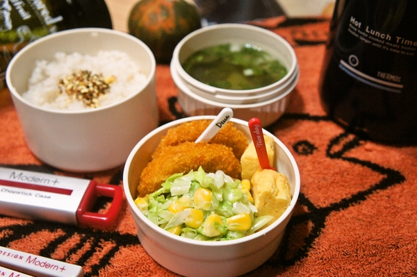 「コロッケ＆中華スープ弁当」de長男のランチ