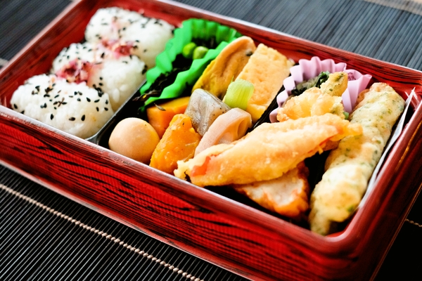 スーパーの弁当