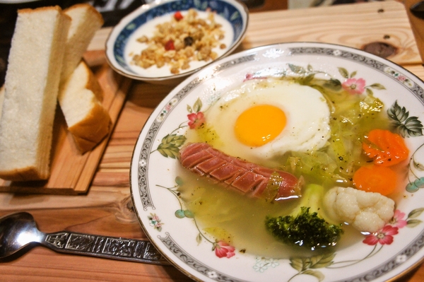 草花の季節感がおかしい。。。と朝ごはん