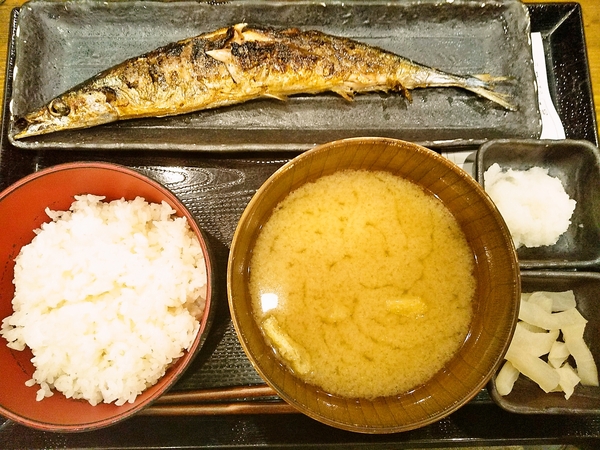 秋刀魚塩焼き定食