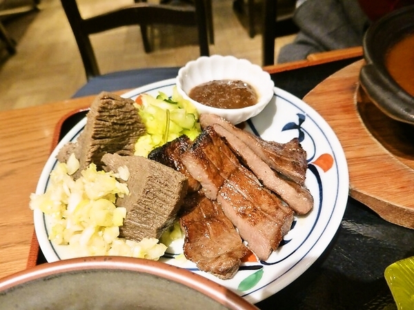 牛タン炭焼きと塩ゆでタン