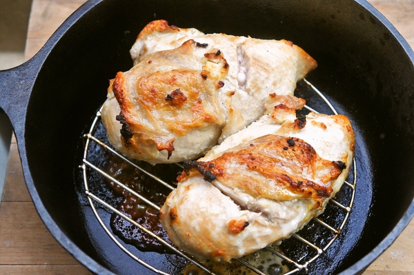 旦那さん手作りの石窯でローストチキン