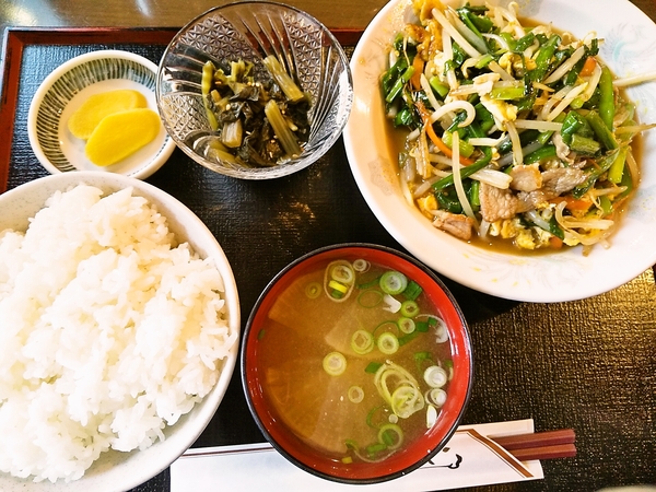 ニラ玉定食？