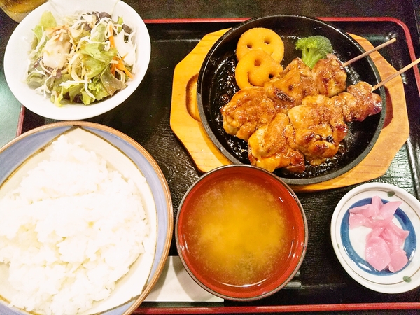 鶏モモ鉄板焼き定食