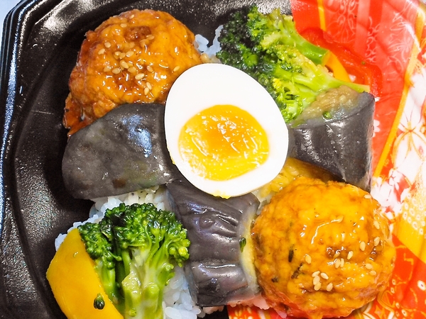 彩り野菜と豆腐ハンバーグ丼