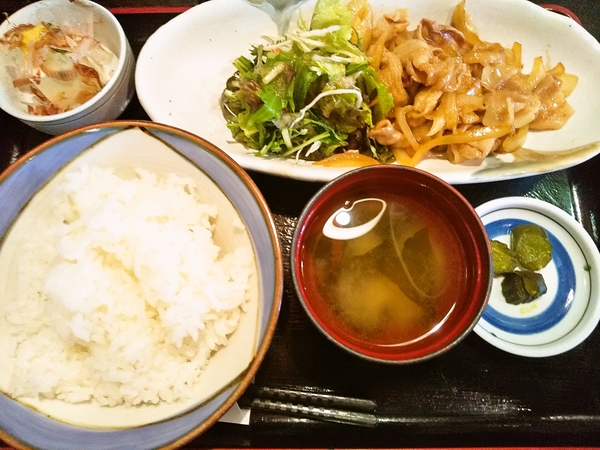 玉葱シャキシャキの生姜焼き定食♪