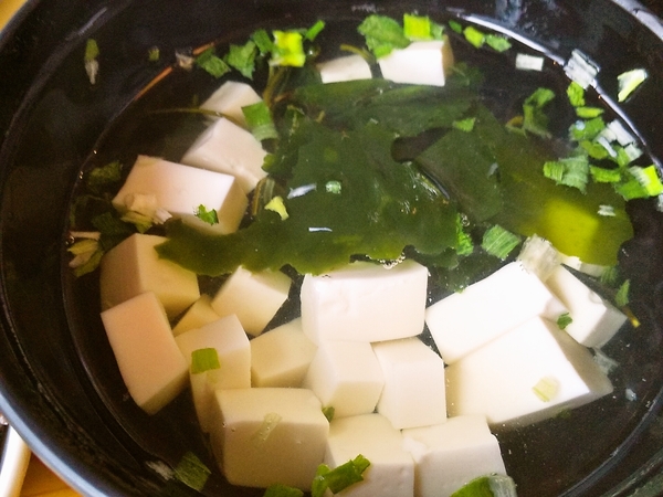 トロトロ海藻と豆腐の汁物