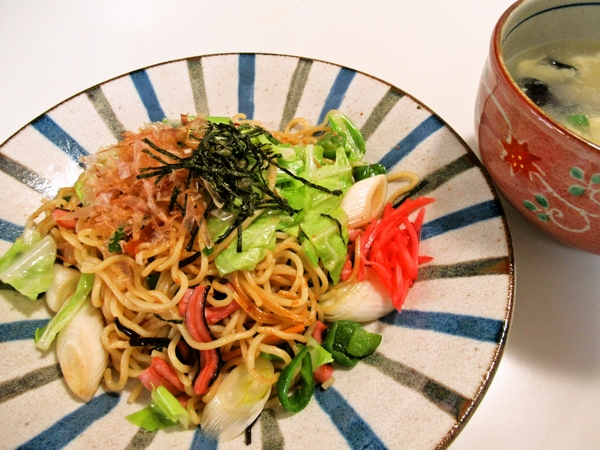 塩辛と塩こんぶの和風焼きそば＆きくらげと卵のスープ