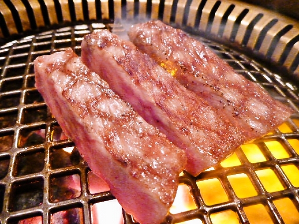 超 美味しく変換 大阪生野区の炭火焼肉松蘭 最高に美味しそうな焼きあがり