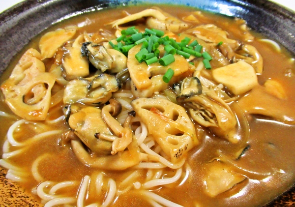 牡蠣ときのこのカレーうどん