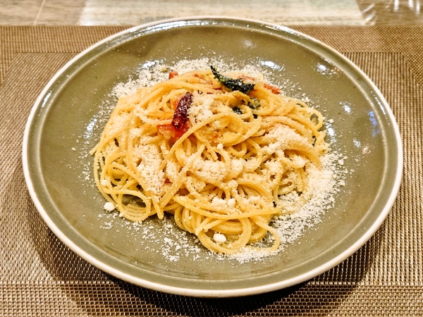 ＳＰＩＧＯＬＡのフレッシュトマトとバジリコのペペロンチーノ