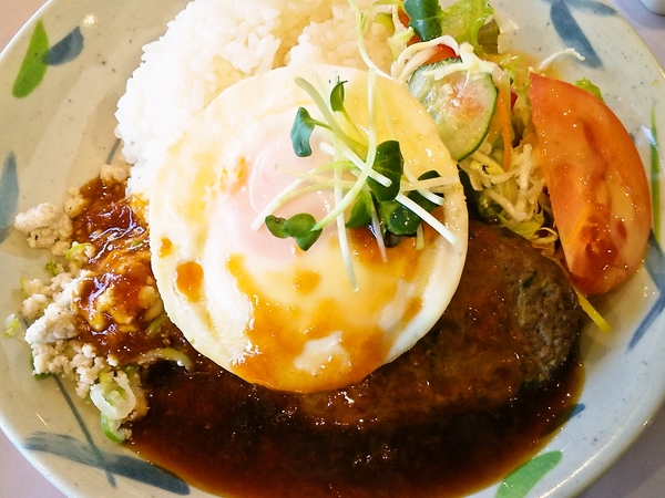 秋刀魚ポーポー焼きのロコモコプレート